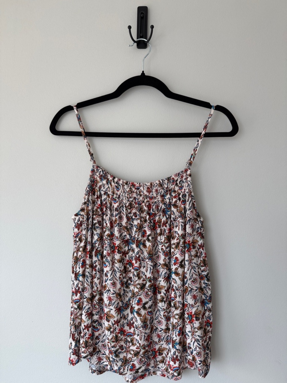 Evereve Floral Smocked Neck Cami Size M